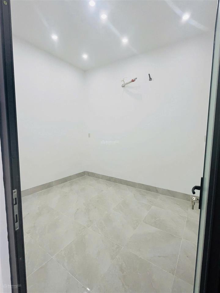 Nhà mặt tiền cho thuê 7,5tr  6,2x40m  2 mặt tiền  kdc nam long ii central lake  sân rộng