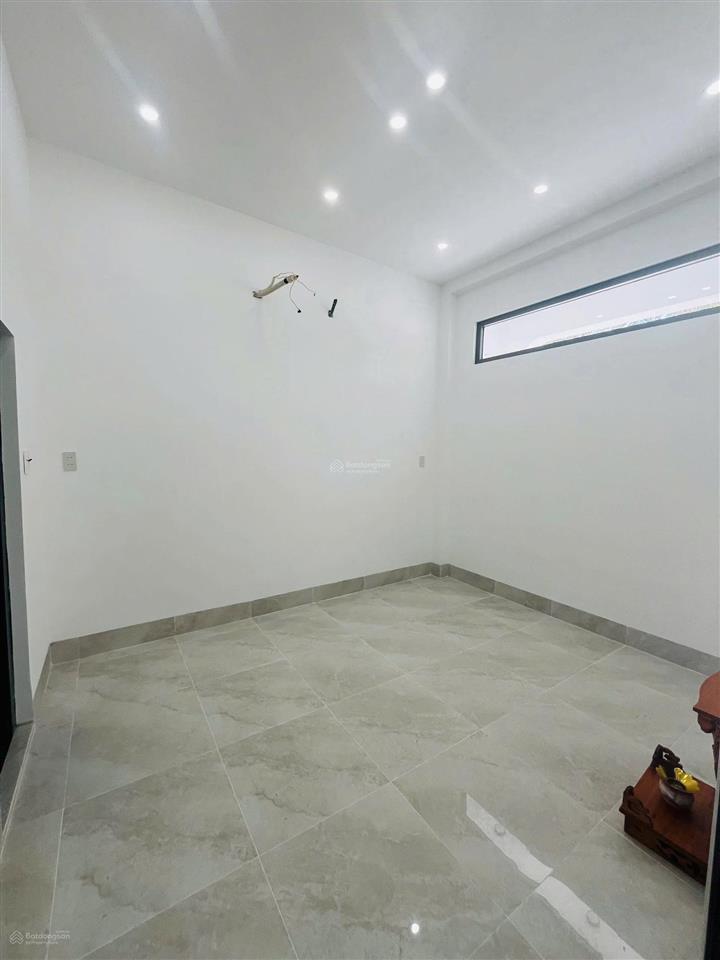 Nhà mặt tiền cho thuê 7,5tr  6,2x40m  2 mặt tiền  kdc nam long ii central lake  sân rộng