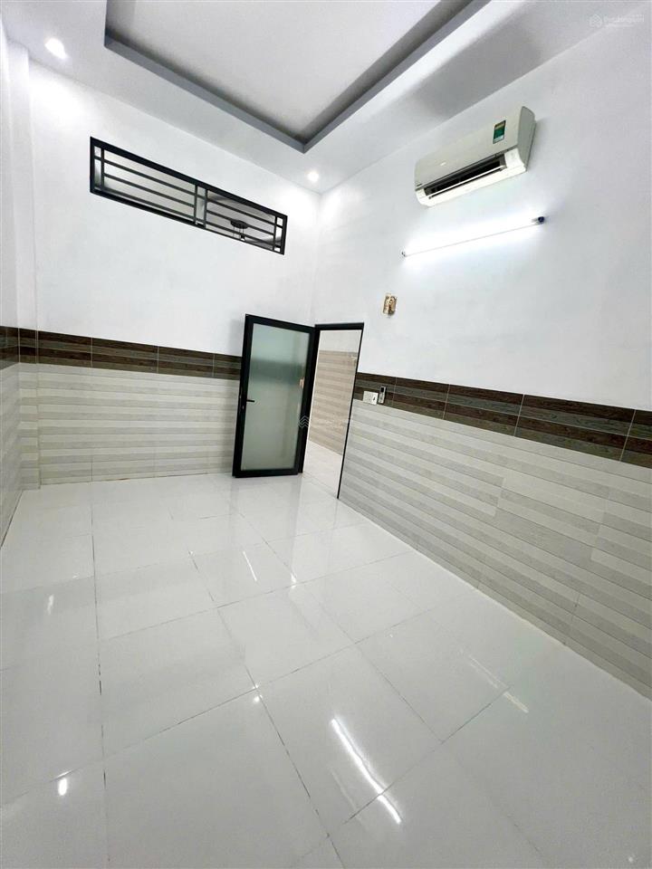 Nhà cho thuê 8tr  1pn  trệt rộng mới  kdc hưng phú  lộ 16m