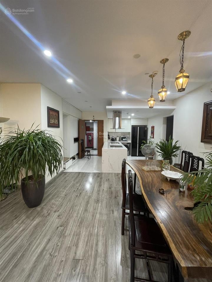 Chính chủ cần bán căn hộ 136 m ,4 n,2vs ,toà new skyline văn quán ,hđ ,sổ đỏ chính chủ ,giá 13 tỷ