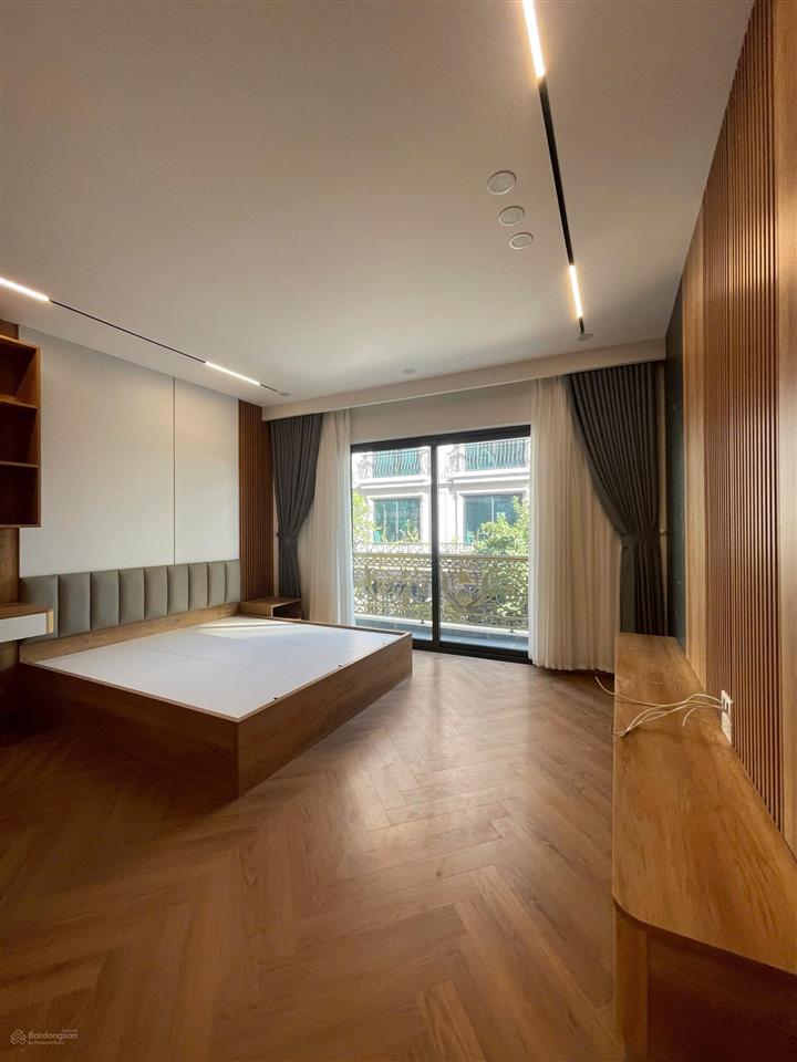 Bán nhà khu tái định cư gần aeon mall, 2 thoáng, 65m2, 7 tầng, mặt tiền 4.4m, giá 17 tỷ