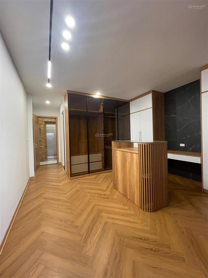 Bán nhà khu tái định cư gần aeon mall, 2 thoáng, 65m2, 7 tầng, mặt tiền 4.4m, giá 17 tỷ