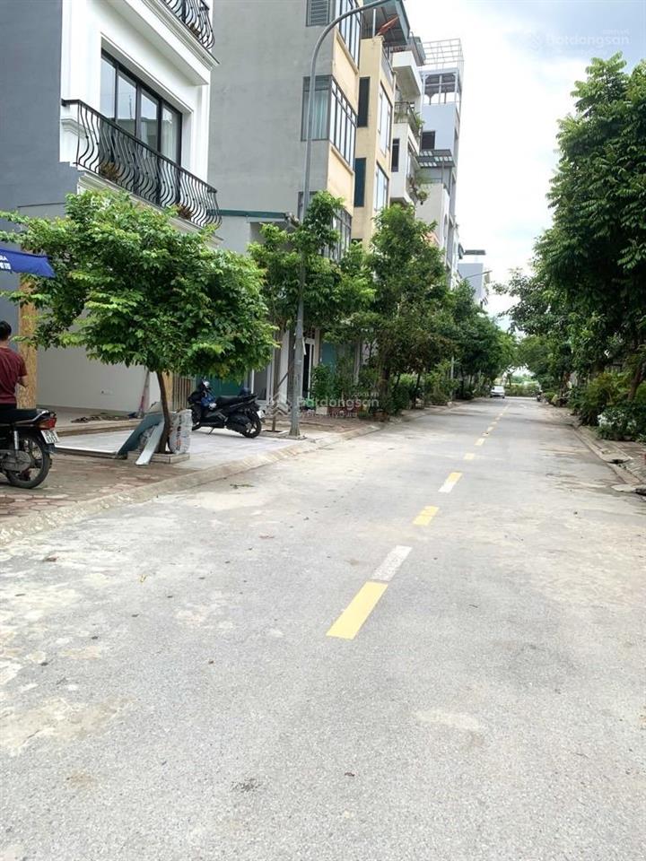 Bán nhà khu tái định cư gần aeon mall, 2 thoáng, 65m2, 7 tầng, mặt tiền 4.4m, giá 17 tỷ