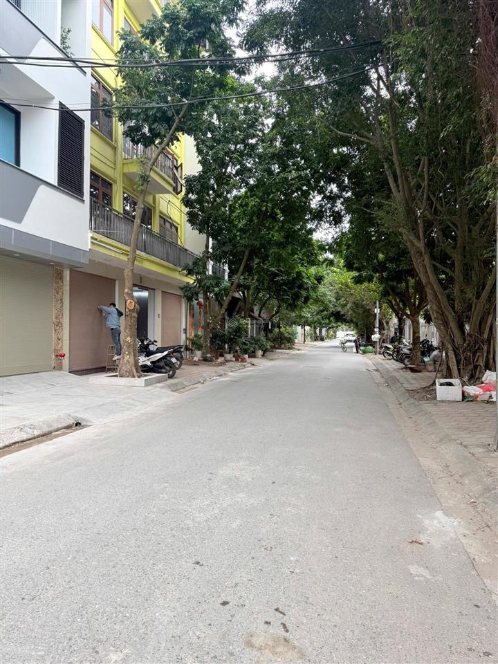 Bán nhà tđc thạch bàn, vỉa hè rộng, 95m2, 3 tầng, mặt tiền 5.2m, giá nhỉnh 19 tỷ.