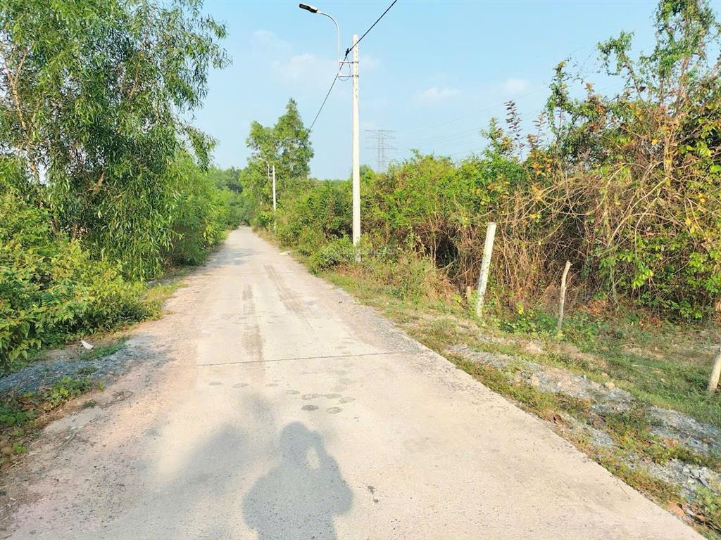 Chính chủ bán đất mặt kênh nhuận đức. dt 10038m² có 2.000m² thổ cư. phù hợp làm nhà vườn nghỉ dưỡng