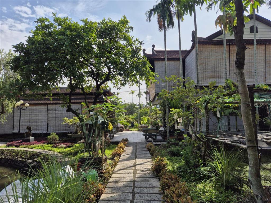 Siêu phẩm biệt thự gỗ sân vườn 2.320m2 2 mặt tiền nhựa hiếm có tại hóc môn