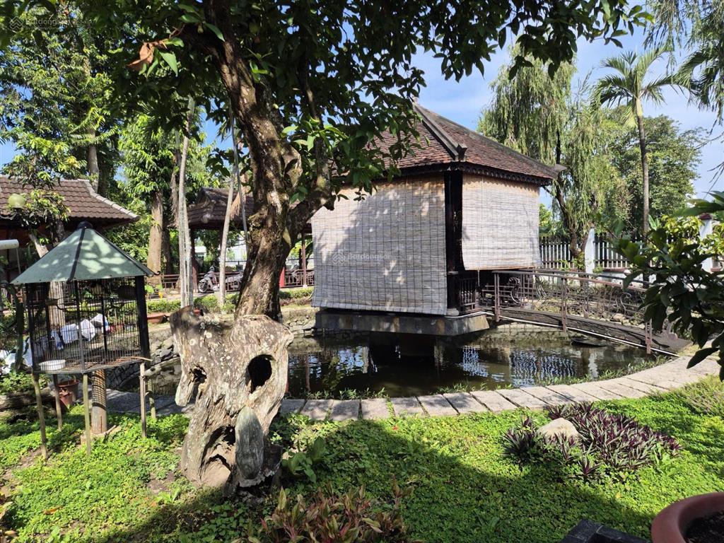 Siêu phẩm biệt thự gỗ sân vườn 2.320m2 2 mặt tiền nhựa hiếm có tại hóc môn