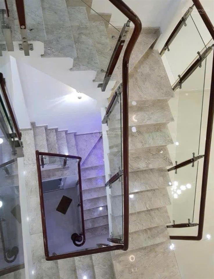 Mặt tiền lê văn thịnh q275m2, 3pn, 4wc,4 tầng hoàn công đủ tặng nội thất10,4 tỷhiếm