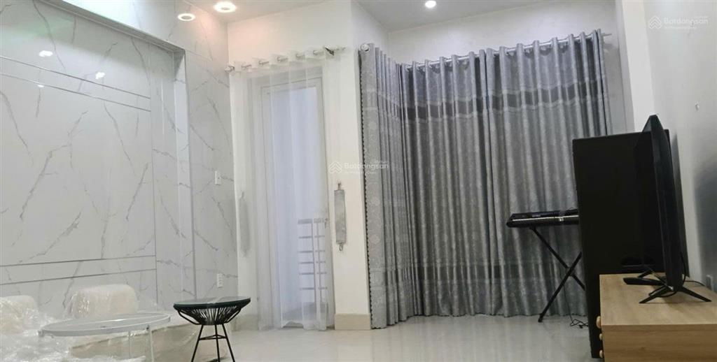 Nhà mât tiền thiết kế hiện đạinội thất sang trọng3 tầnghoàn cônglê văn thịnhq210,2 tỷ tl