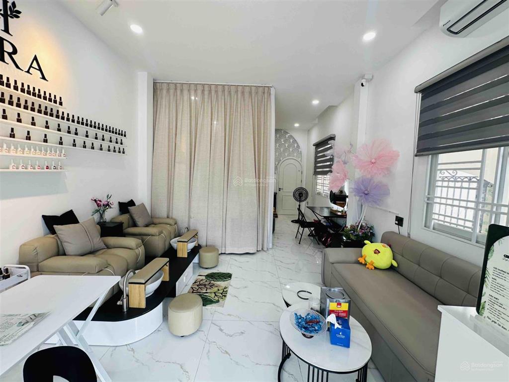 13,9 tỷ sở hữu biệt thự tân cổ điển góc 2 mặt tiền vừa ở đẳng cấp, vừa kinh doanh spa hái ra tiền!