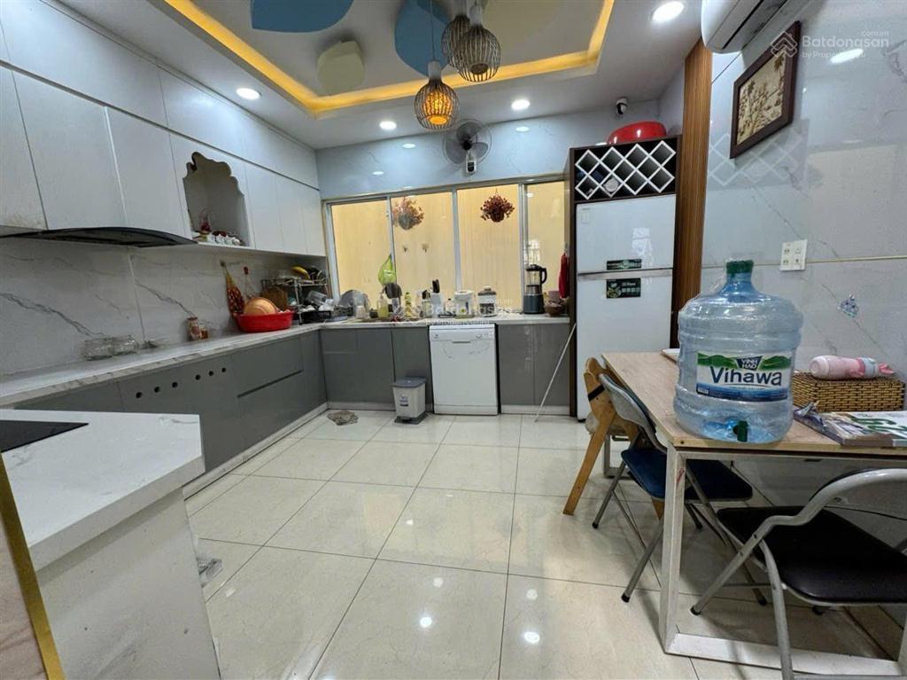 Ô tô ngủ trong nhà nhà bán bình thạnh. 4x18m, 6 tầng có thang máy