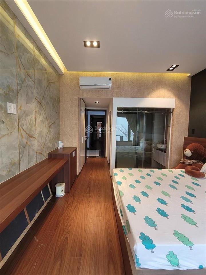 Xe hơi ngủ trong nhà bán nhà nguyễn xí, 4x15m, 2 lầu sát mặt tiền đường