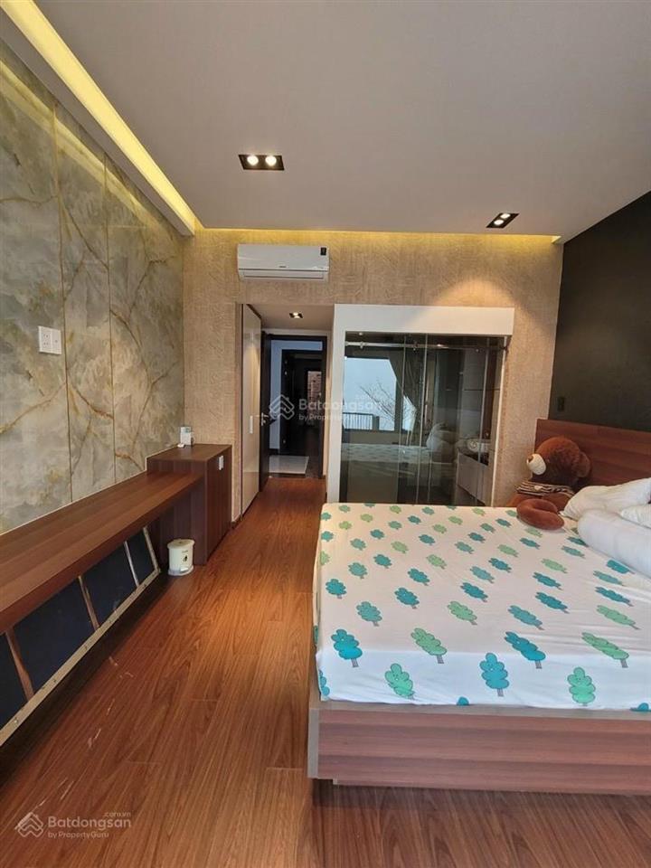 Xe hơi ngủ trong nhà bán nhà nguyễn xí, 4x15m, 2 lầu sát mặt tiền đường