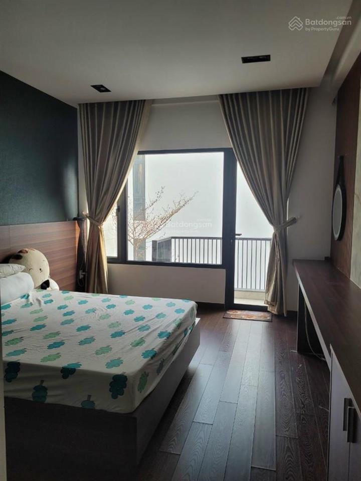 Xe hơi ngủ trong nhà bán nhà nguyễn xí, 4x15m, 2 lầu sát mặt tiền đường