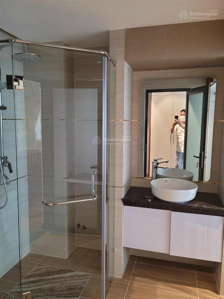 Xe hơi ngủ trong nhà bán nhà nguyễn xí, 4x15m, 2 lầu sát mặt tiền đường