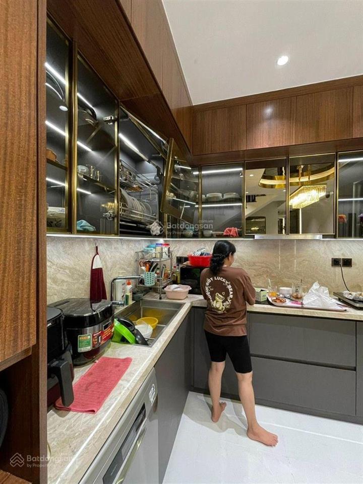 Sát mặt tiền bán nhà nơ trang long, 4x15m, lửng 2 lầu không cần sửa chữa