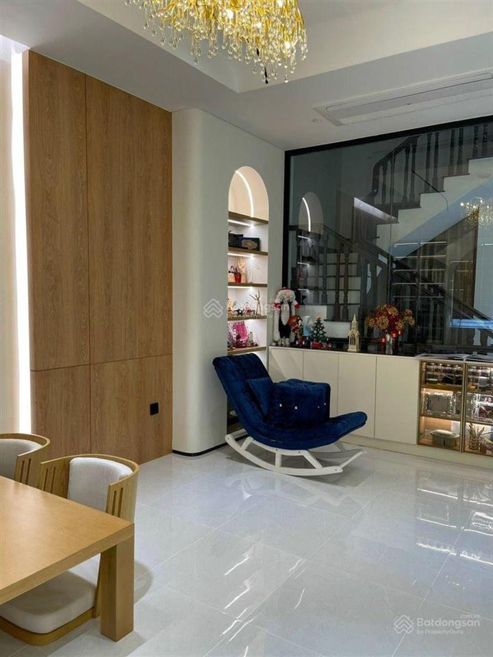 Sát mặt tiền bán nhà nơ trang long, 4x15m, lửng 2 lầu không cần sửa chữa