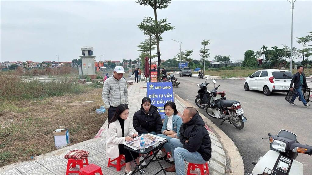 Đấu giá tráng việtgần cầu thượng cát  đang quy hoạch chợ hoa và chợ rau ngay sát cạnh.