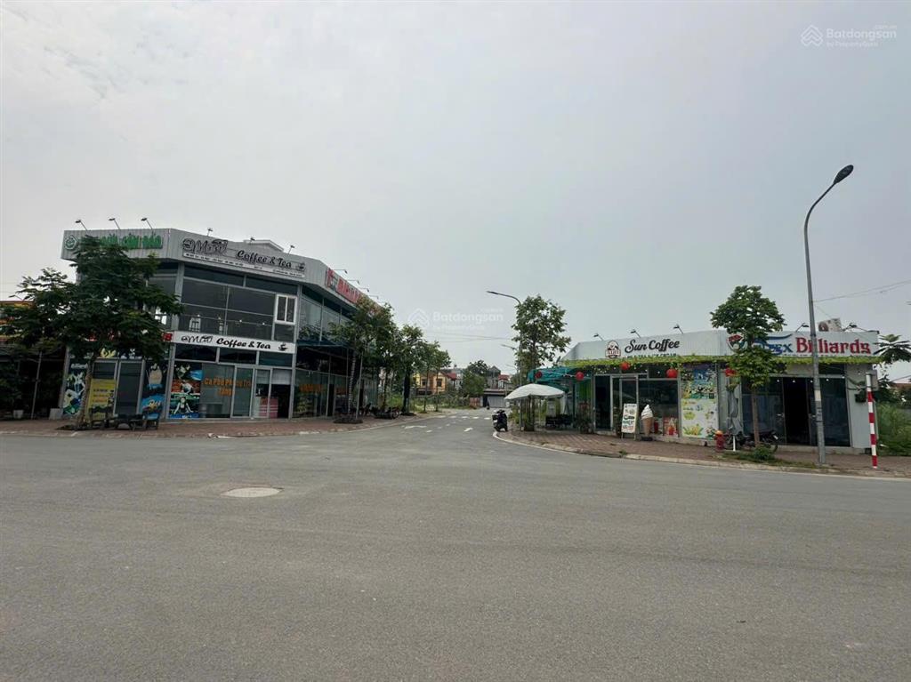 Đấu giá liên mạc 4,x tỏi/lô. ngay chợ, trường, tuyến đường lớn có xe buýt phương anh 0971 448 ***