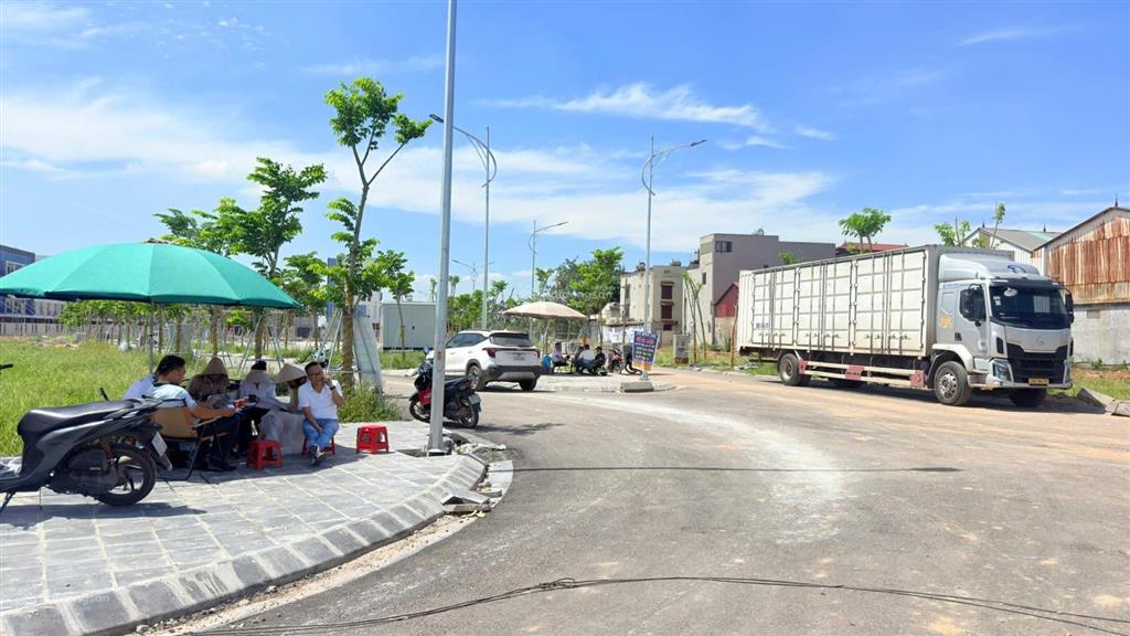 Bán đất đấu giá x4 lâm hộ quang minh, 85m2, trục kinh doanh gần kcn