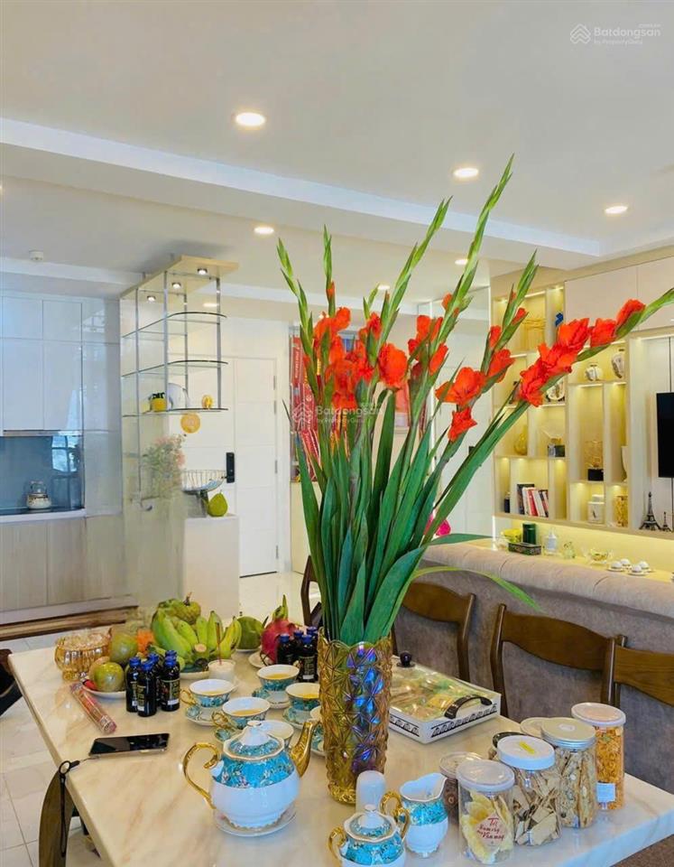 Cho thuê căn hộ 1pn 70m², nội thất cao cấp phòng khách siêu rộng và thoáng.  0932 874 ***  hòa