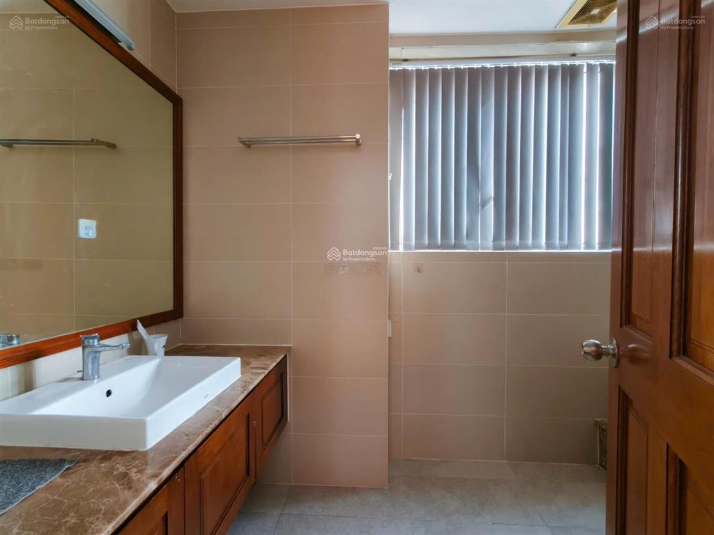 Cần cho thuê nhanh chcc sky center 3pn, 130m2, nhà đẹp,  em 0932 874 ***  hòa