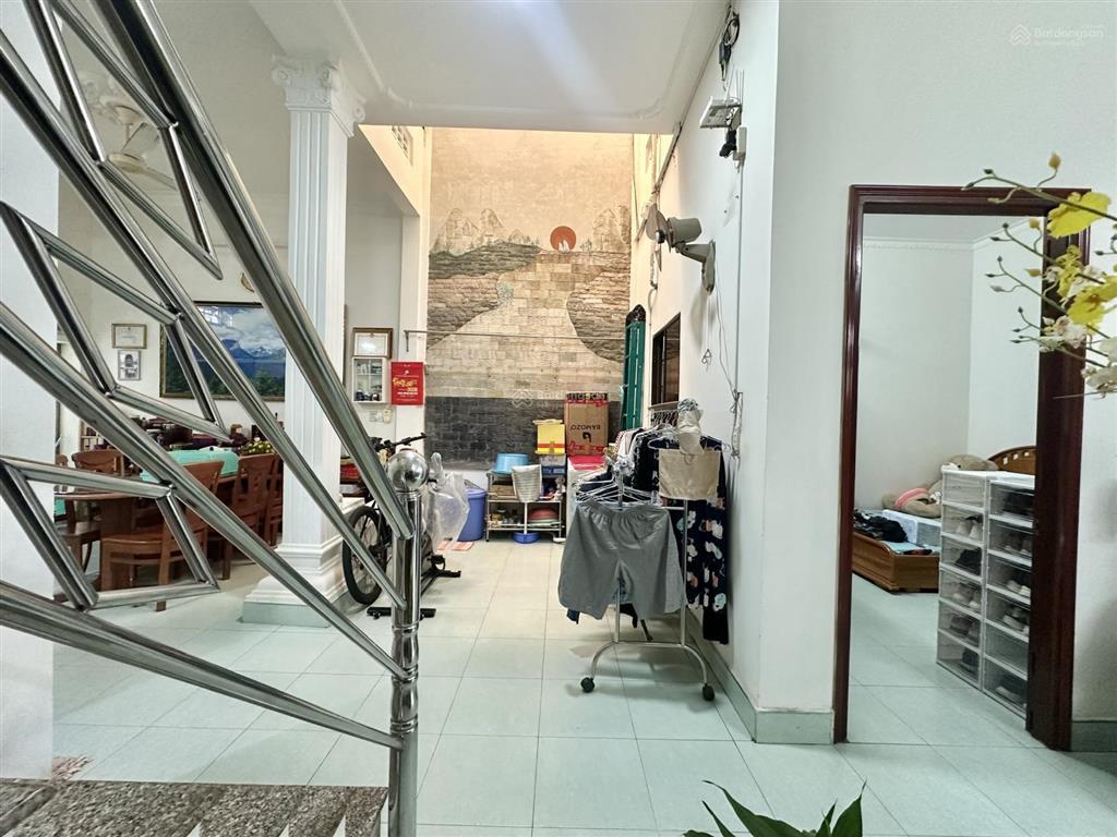 Nhà 1 trệt 1 lầu trung tâm p. vũng tàu ngang 6,8m hẻm ô tô thông gần biển