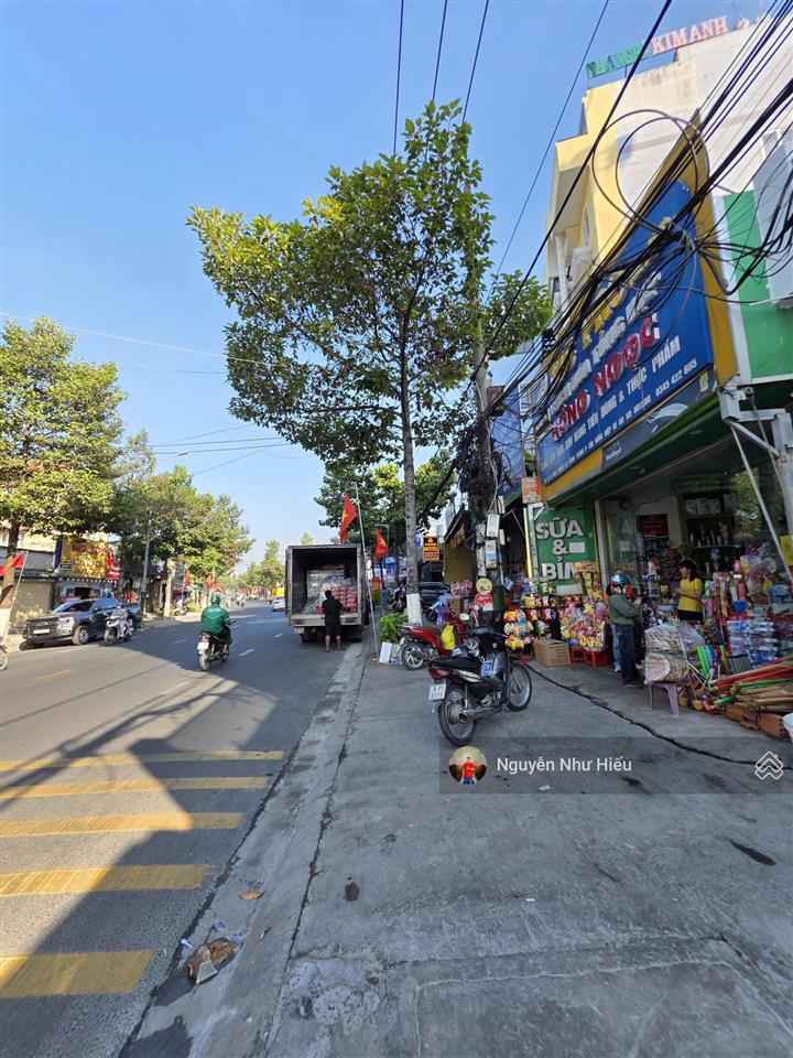 Bán tòa nhà mt đường lê hồng phong ngã ba cây điệp dĩ an, p. tân đông hiệp, tp. dĩ an