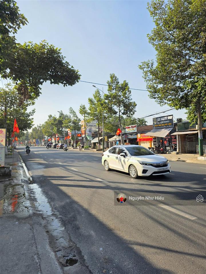 Bán tòa nhà mt đường lê hồng phong ngã ba cây điệp dĩ an, p. tân đông hiệp, tp. dĩ an