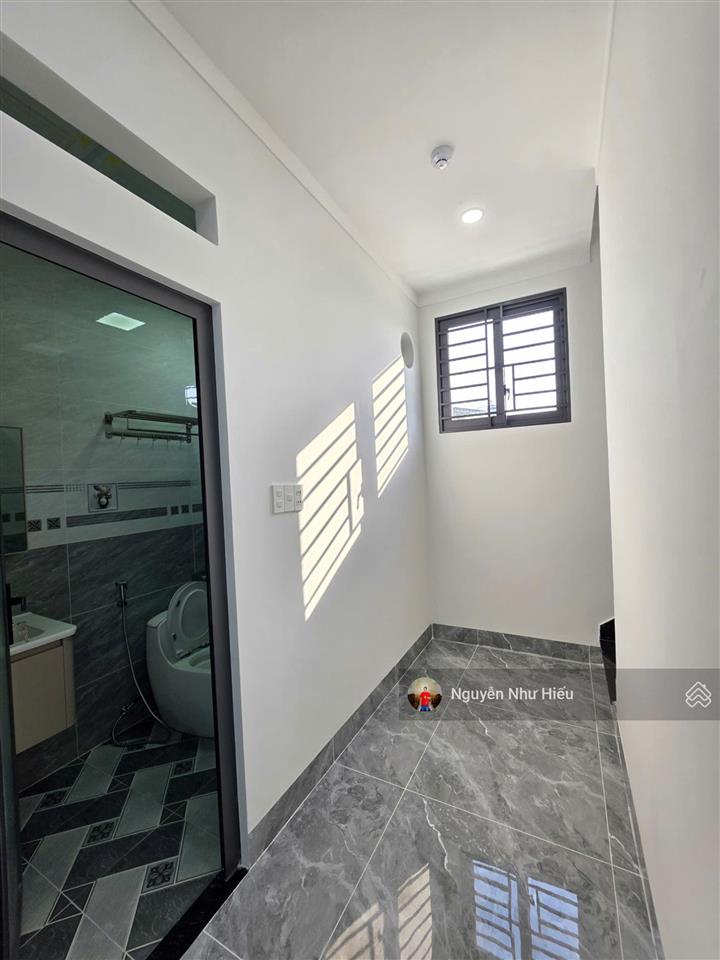 Bán tòa nhà mt đường lê hồng phong ngã ba cây điệp dĩ an, p. tân đông hiệp, tp. dĩ an