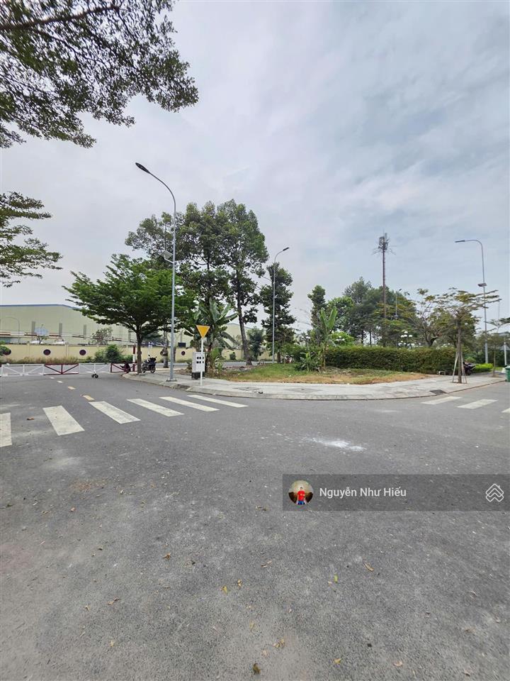 Bán đất góc 2 mặt tiền, phía sau có công viên, kdc icon central p. tân đông hiệp, tp. dĩ an
