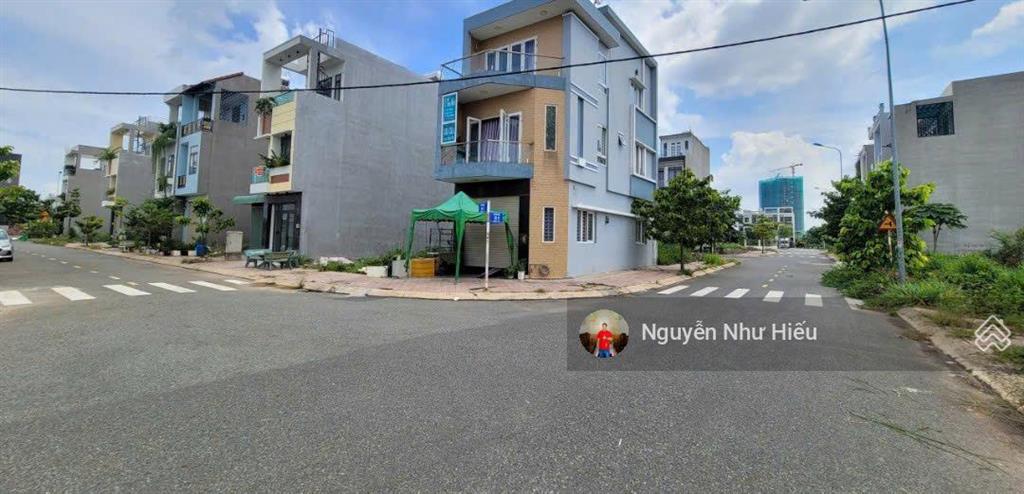 Bán nhà 1 trệt 2 lầu góc 2mt kdc phú hồng thịnh 9 p. bình an dĩ an