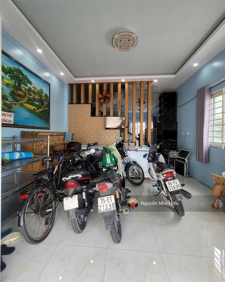 Bán nhà 1 trệt 2 lầu góc 2mt kdc phú hồng thịnh 9 p. bình an dĩ an