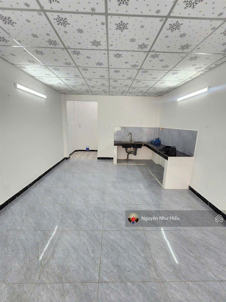 Bán nhà cấp 4 gác lửng mt chợ phú phong p.bình chuẩn thuận an