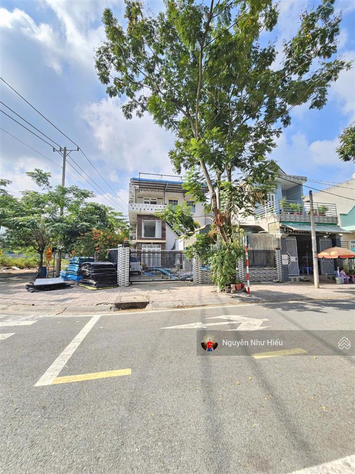 Bán nhà 1 trêt 1 lầu 1 tum góc 2mt kdc gần làng đại học p.bình an tp.dĩ an