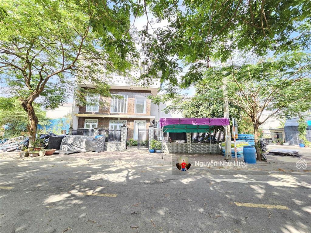 Bán nhà 1 trêt 1 lầu 1 tum góc 2mt kdc gần làng đại học p.bình an tp.dĩ an