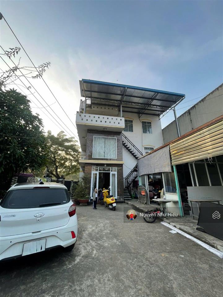 Bán nhà 1 trêt 1 lầu 1 tum góc 2mt kdc gần làng đại học p.bình an tp.dĩ an