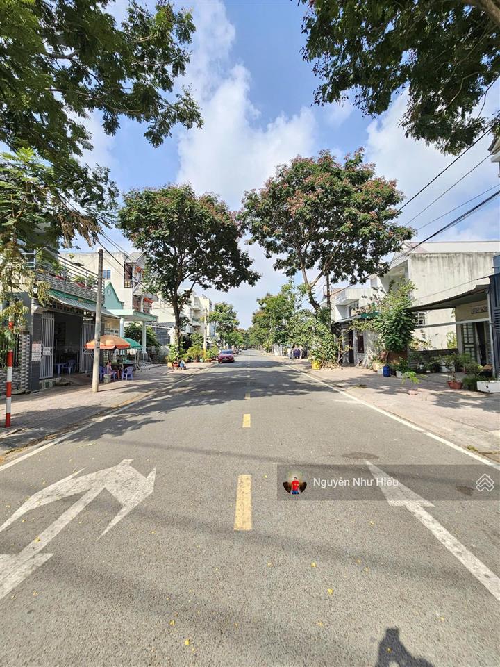 Bán nhà 1 trêt 1 lầu 1 tum góc 2mt kdc gần làng đại học p.bình an tp.dĩ an