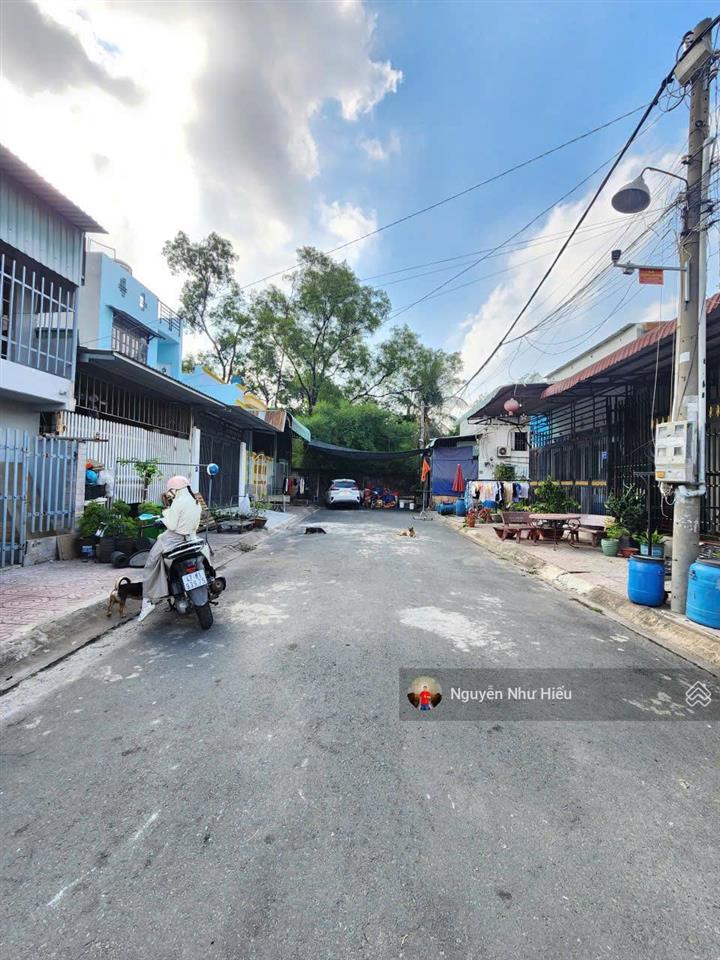 Giảm mạnh 500tr bán nhà 2 mt trước sau, kdc bình đáng, p.bình hòa, tp.thuận an