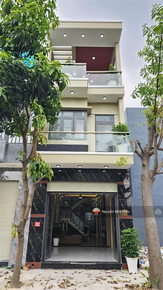 Bán nhà 1 trệt 2 lầu kdc lê phong bình chuẩn gần ngã tư bình chuẩn 300m p.bình chuẩn tp.thuận an