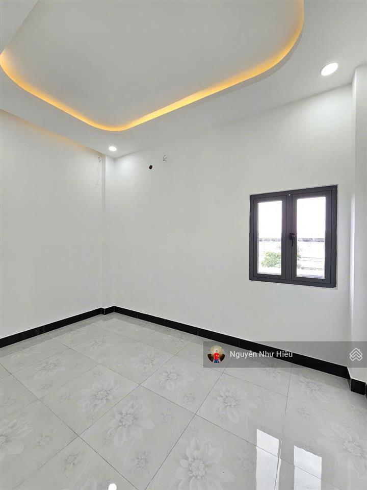 Bán nhà 1 trệt 2 lầu kdc lê phong bình chuẩn gần ngã tư bình chuẩn 300m p.bình chuẩn tp.thuận an