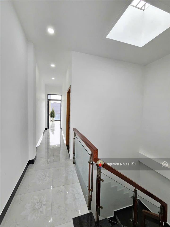 Bán nhà 1 trệt 2 lầu kdc lê phong bình chuẩn gần ngã tư bình chuẩn 300m p.bình chuẩn tp.thuận an