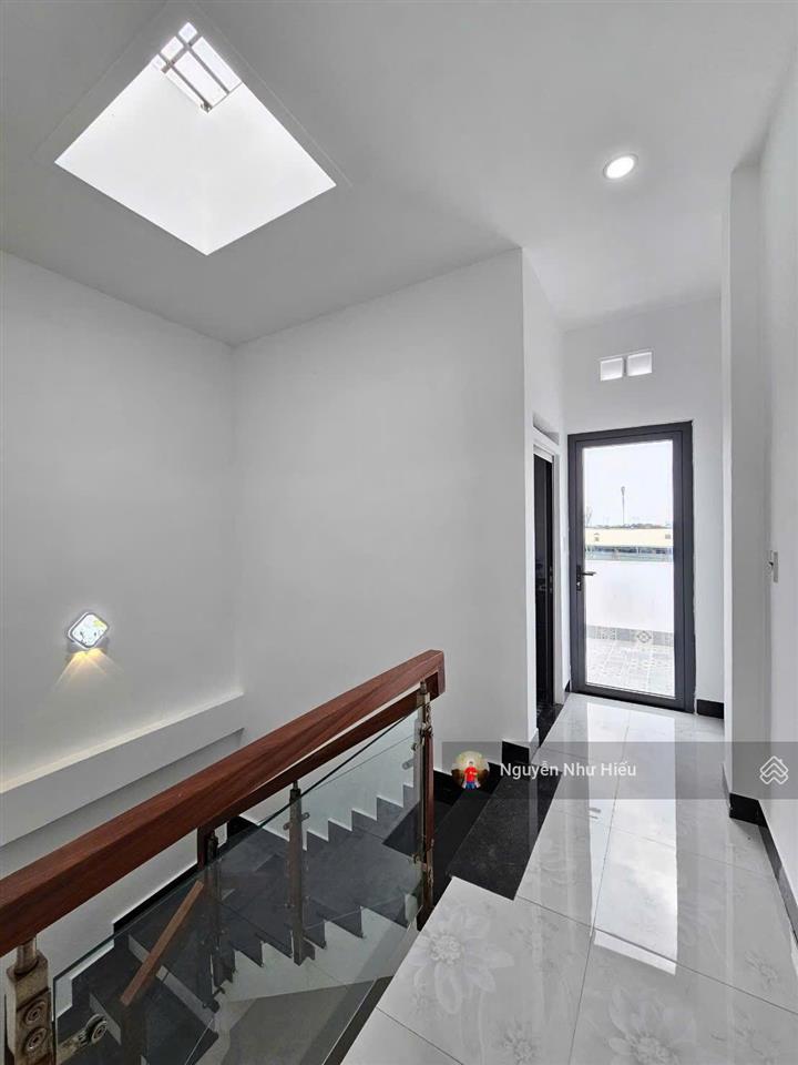 Bán nhà 1 trệt 2 lầu kdc lê phong bình chuẩn gần ngã tư bình chuẩn 300m p.bình chuẩn tp.thuận an