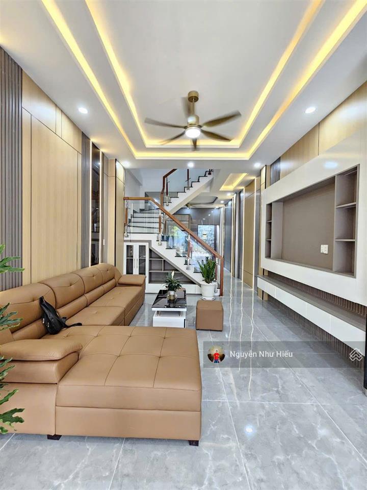 Bán nhà 1 trệt 2 lầu kdc lê phong bình chuẩn gần ngã tư bình chuẩn 300m p.bình chuẩn tp.thuận an