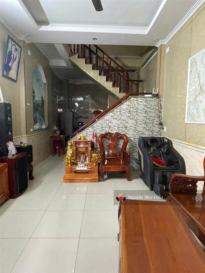 Bán nhà 1 trệt 1 lầu 2 tỷ 800 ngay chợ phú phong, p. bình chuẩn, tp. thuận an