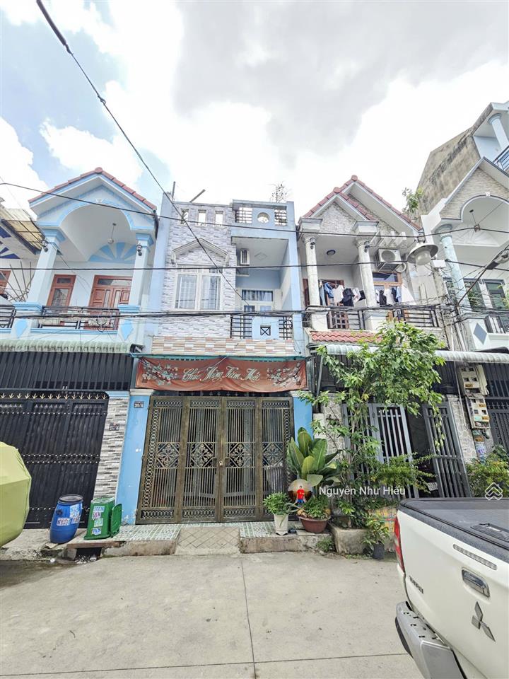 Bán nhà 1 trệt 1 lầu 2 tỷ 800 ngay chợ phú phong, p. bình chuẩn, tp. thuận an