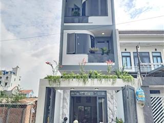 Bán nhà 1 trệt 3 lầu mt đường thông buôn bán sát trung tâm hành chính dĩ an p. dĩ an tp. dĩ an
