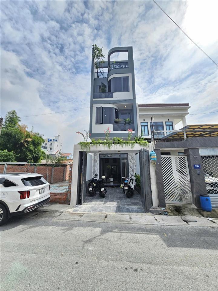 Bán nhà 1 trệt 3 lầu mt đường thông buôn bán sát trung tâm hành chính dĩ an p. dĩ an tp. dĩ an