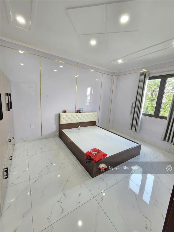 Bán nhà 1 trệt 2 lầu hoàn công gần chợ tân bình p. tân bình tp. dĩ an