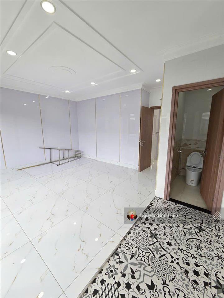 Bán nhà 1 trệt 2 lầu hoàn công gần chợ tân bình p. tân bình tp. dĩ an